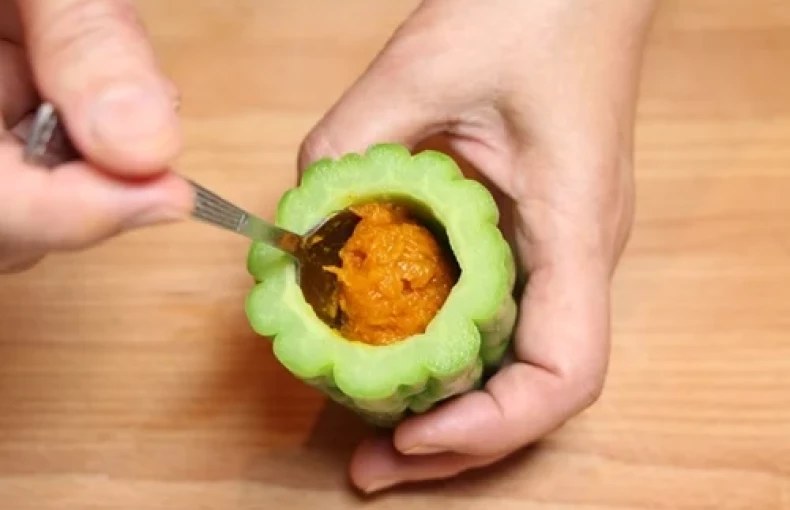 Đổi vị với món mướp đắng nhồi bí đỏ lạ miệng và đưa cơm