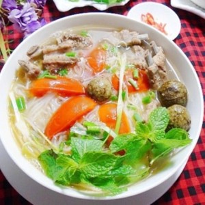 Bún sườn nấu sấu thơm ngon cho ngày cuối tuần