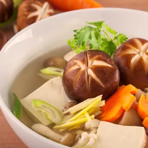 Bữa cơm với canh nấm hạt sen, vừa ngon vừa bổ dưỡng