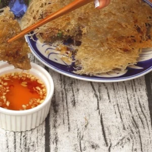 Thơm ngon miến chiên giòn nhân thịt cho bữa trưa cuối tuần