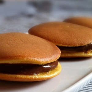 Cách làm bánh rán Doraemon Dorayaki thơm ngon