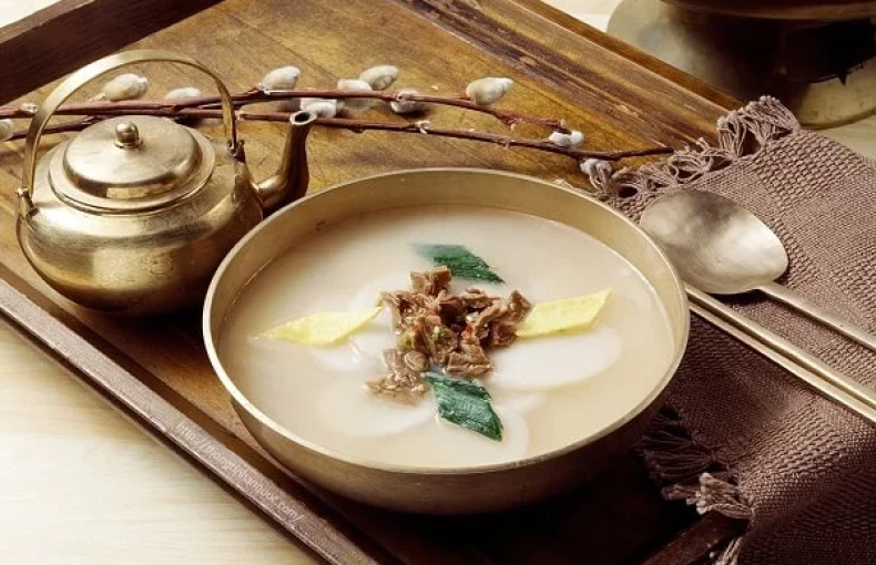 Cách làm canh bánh gạo Hàn Quốc thơm ngon, chuẩn vị