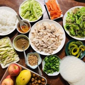 Tự làm mì thịt heo sốt cay nổi tiếng của ẩm thực Hàn Quốc