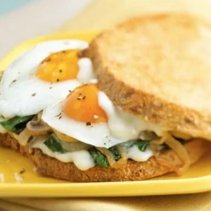 10 phút xong ngay bánh mì sandwich kẹp trứng cho bữa sáng đầy đủ dinh dưỡng