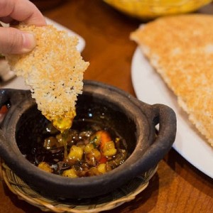 Về miền Tây nhớ nồi cơm cháy chấm kho quẹt