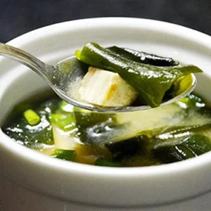 Trổ tài khéo tay với món chay canh rong biển đậu hũ