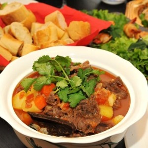 Bí quyết làm bò sốt vang mềm thơm của đầu bếp Pháp