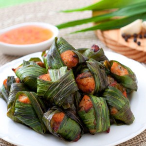 Cách làm món thịt gà cuộn lá dứa chiên thơm ngon kiểu Thái