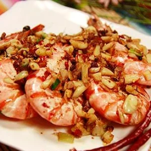 Nức mũi với món tôm xào tỏi, ăn mãi không chán